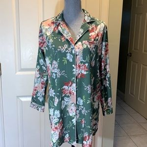 Cupcakes and cashmere night gown size small